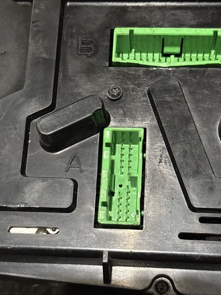 Volvo VNL Speedometer Instrument Cluster Missing P/N