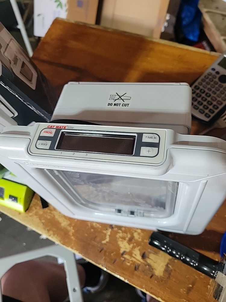 Cat Mate Elite Microchip/ID Disk Cat Flap Timer Control EUC