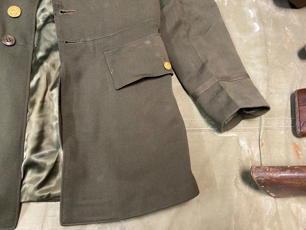 ORIGINAL WWII US ARMY OFFICER CLASS A DRESS JACKET- MEDIUM 40R