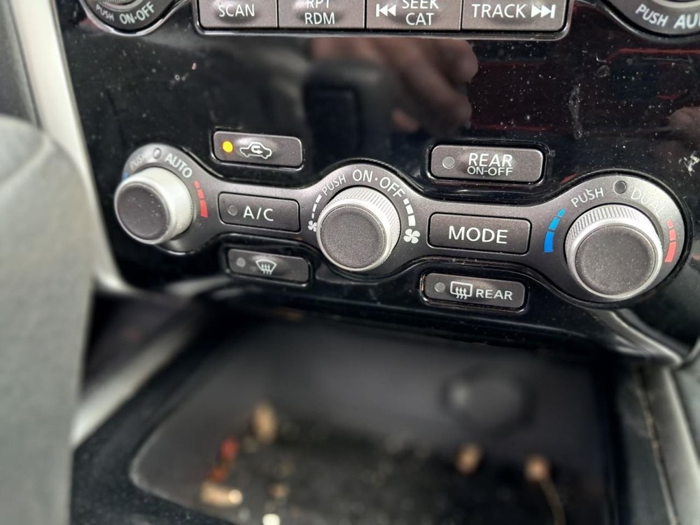 PATHFINDR 2017 Glove Box 5024428