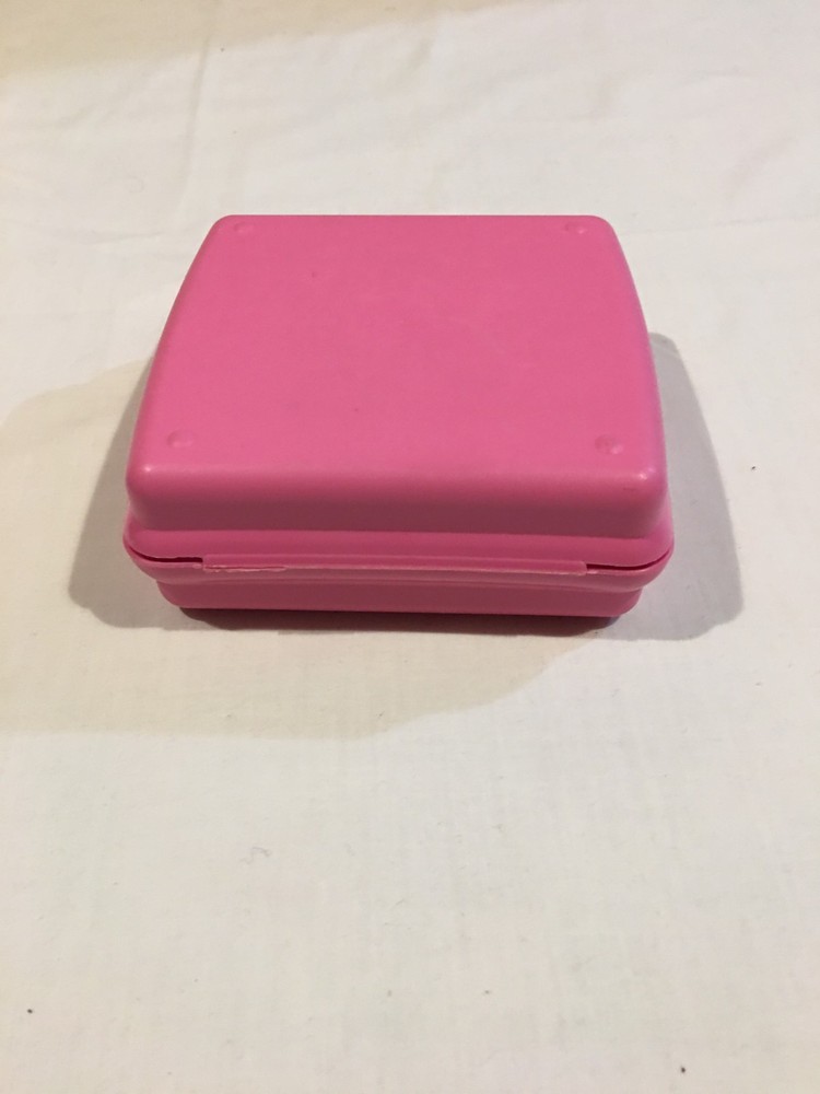 Tupperware Hello Kitty Sandwich Keeper – Pink – Retro Feel