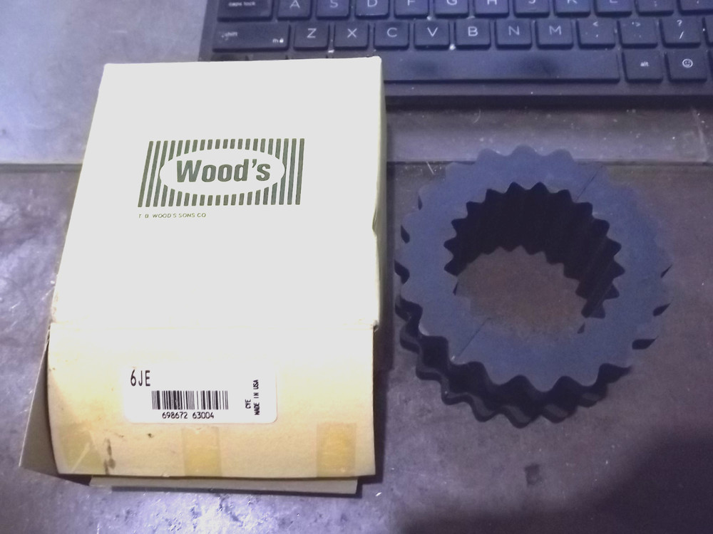 NIB TB WOODS 698672 63004 SURE-FLEX SLEEVE COUPLING INSERT (EE5)