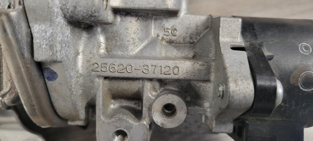 2011 - 2017 Toyota Prius Genuine 25601-37010 EGR Pipe with Valve 25620-37110 OEM