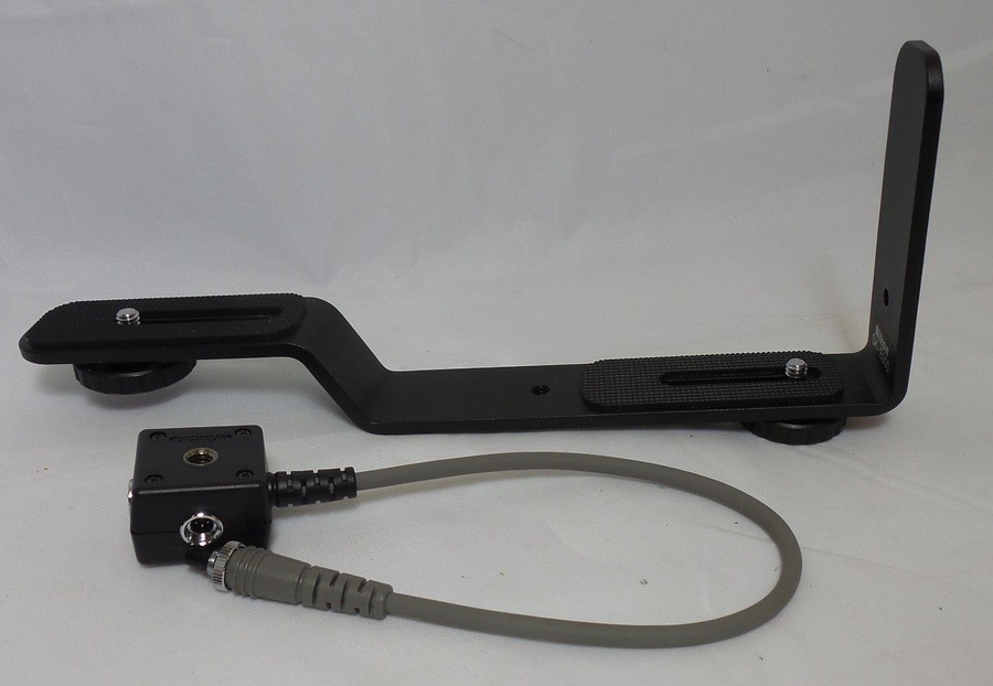 Nikon SK-E900 External Multi-Flash Bracket for Nikon 4500 Digital Camera (25067)