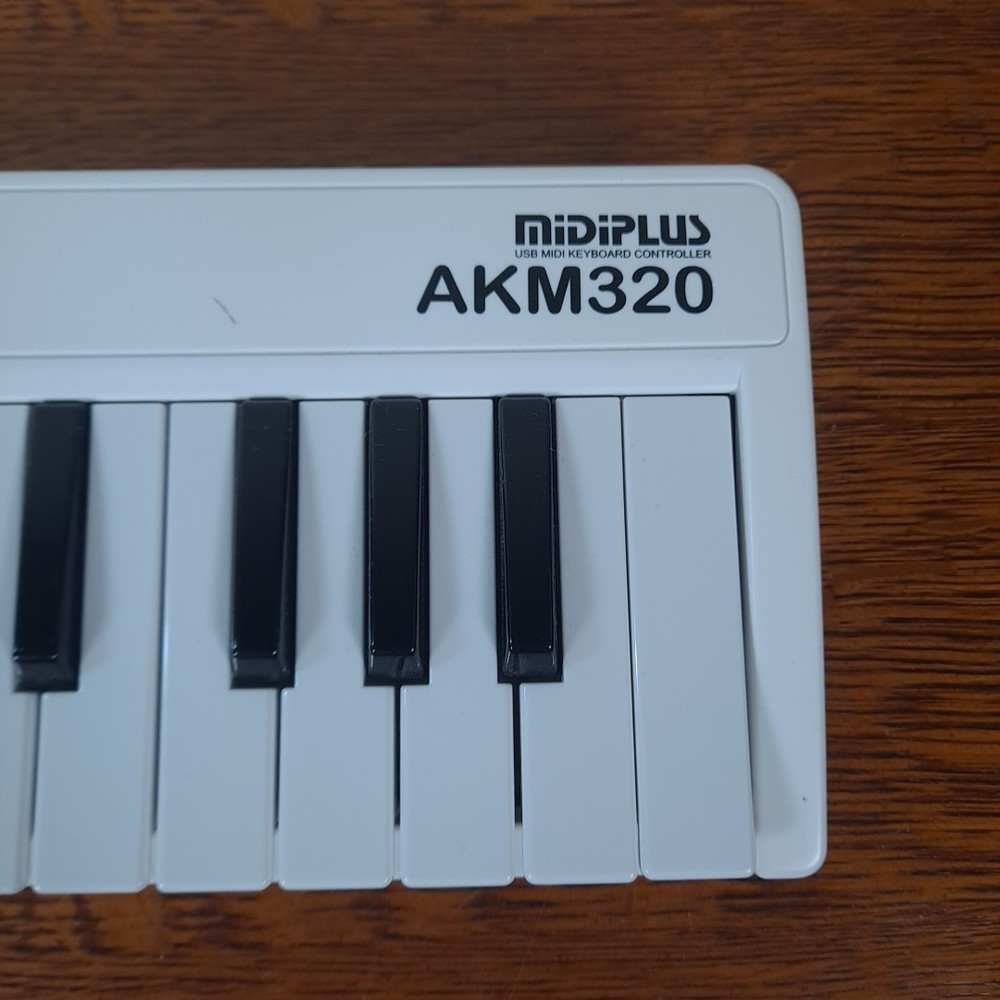 midiplus AKM320 Midi Keyboard Controller USB - White