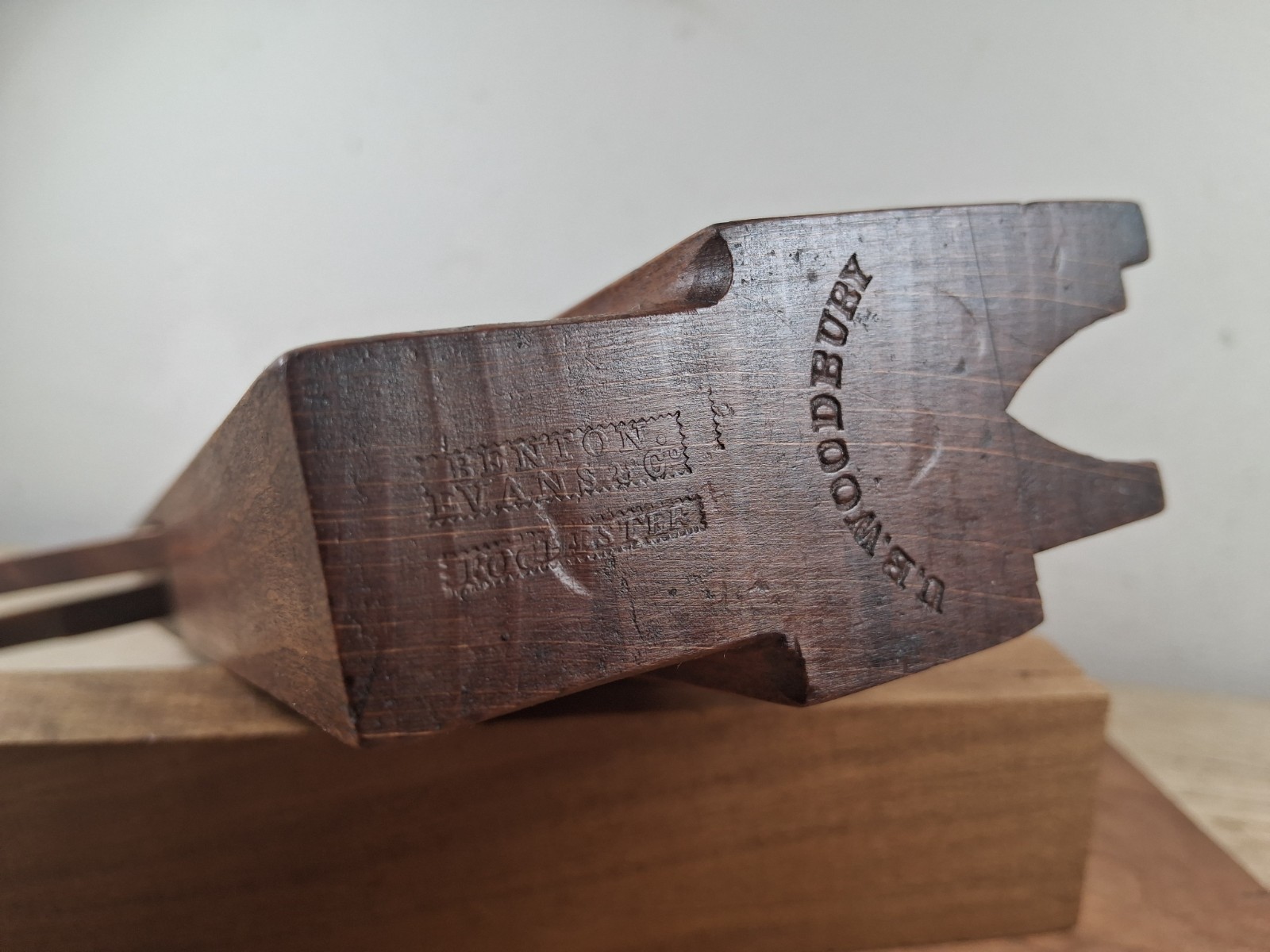 Benton, Evans & Co. 6/8 Gothic Bead Antique Used Item