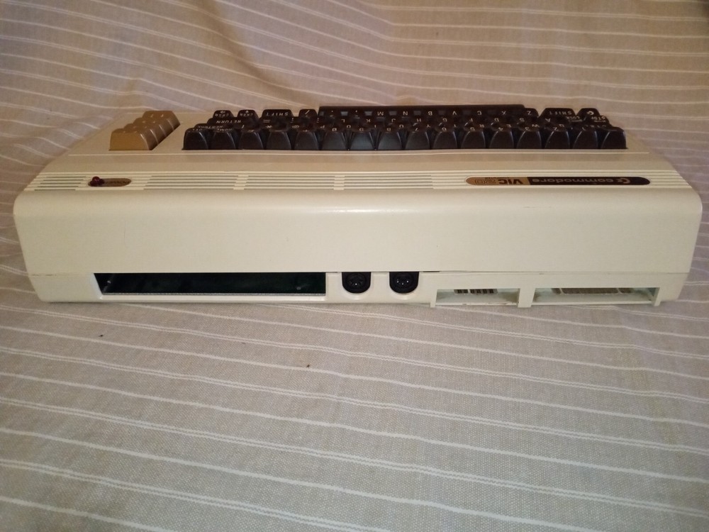 Vintage 1982 Commodore VIC-20 Computer, Datassette, Power Supply, Manual WORKING