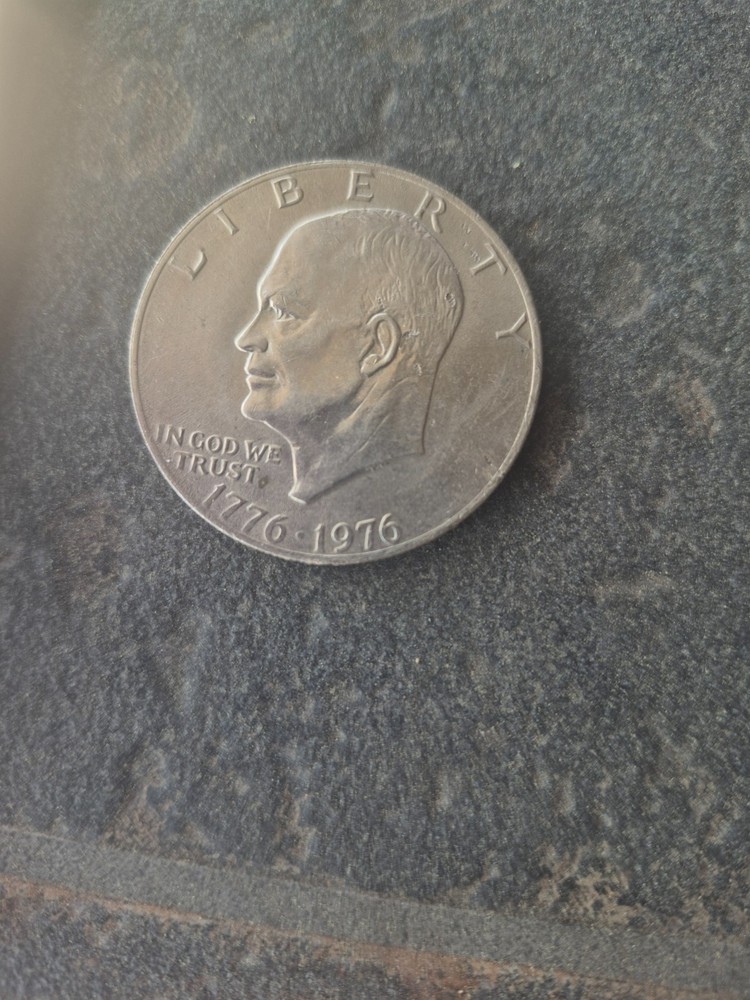 BICENTENNIAL SILVER DOLLAR **RARE**NO MINT MARK**