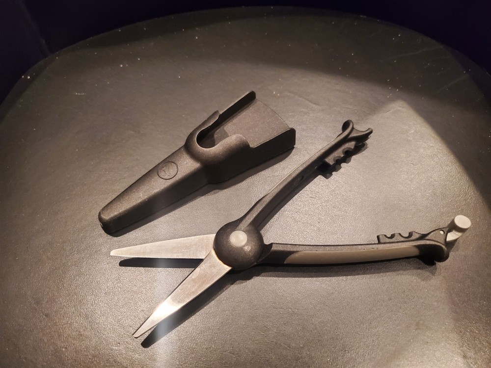 HTF Pampered Chef Kitchen Shears Scissors Black VHTF EUC