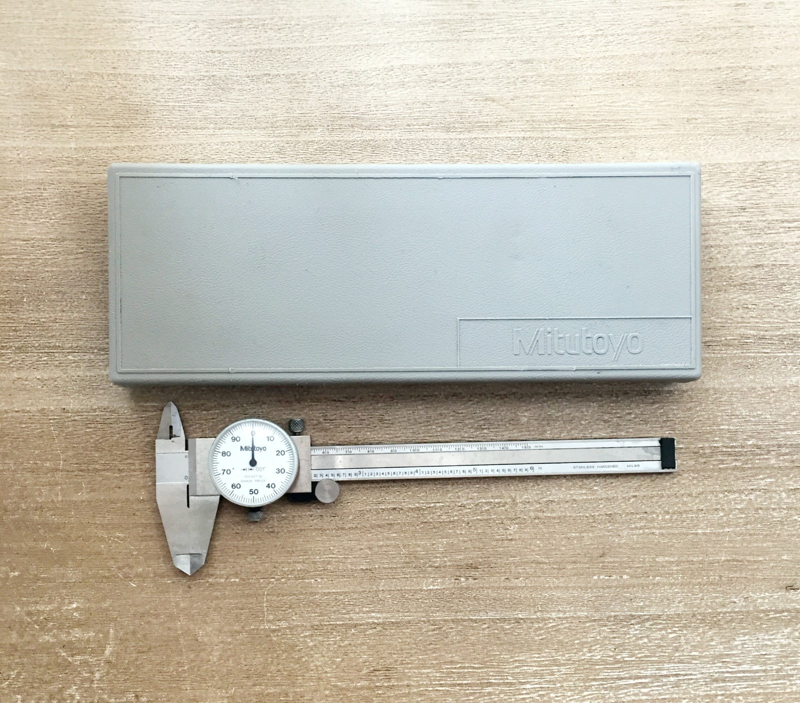 Mitutoyo Dial Caliper 6" Calibrated 505-637 .001" 6” With Case - Made In JAPAN