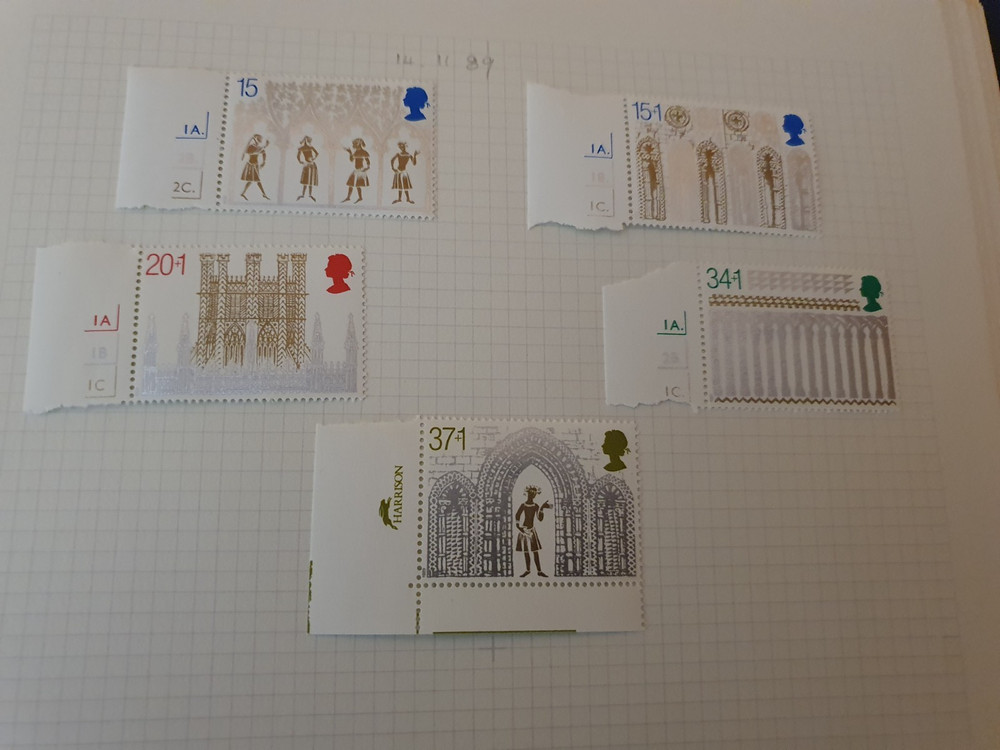 LANCASTER ROSE STAMP ALBUM CONTAINING APPROX 50 MINT GB COMMEMORATIVE SETS #3240