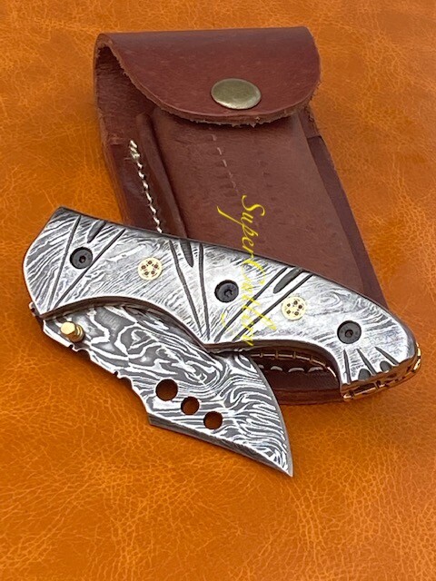 STUNNING SOLID FULL DAMASCUS STEEL ENGRAVED FOLDING KNIFE WITH BRASS FILE WORK