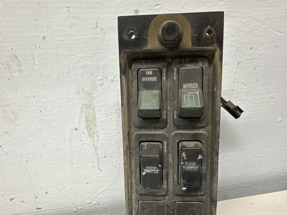 International 8100 SWITCH Dash Panel - Used