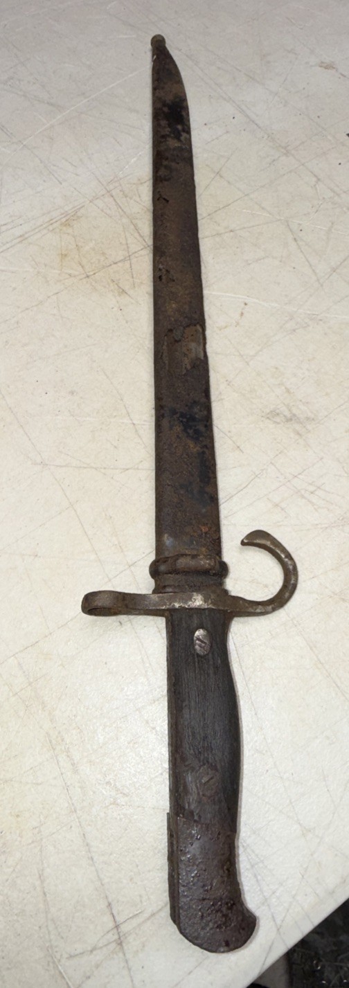 WW2 Japanese Arisaka Bayonet For Restoration. Very Rusty