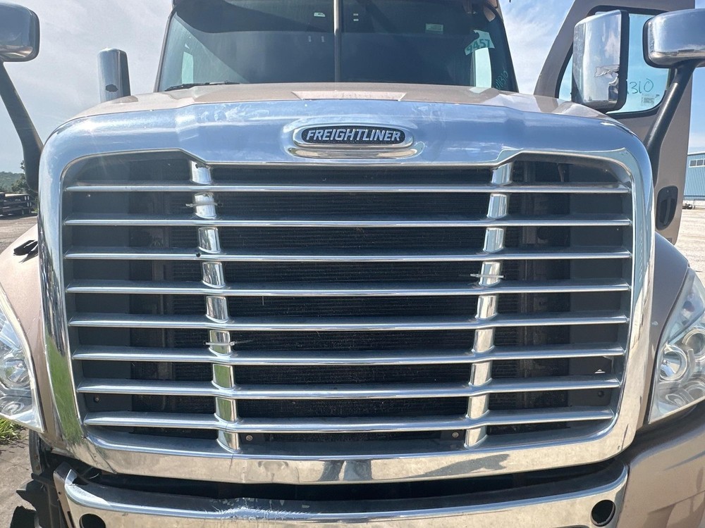 2008-2019 Freightliner CASCADIA Grille - Used
