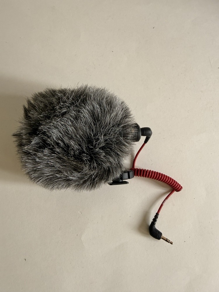 Rode VideoMicro Compact Microphone with Windscreen & 3.5mm Cable for Cameras