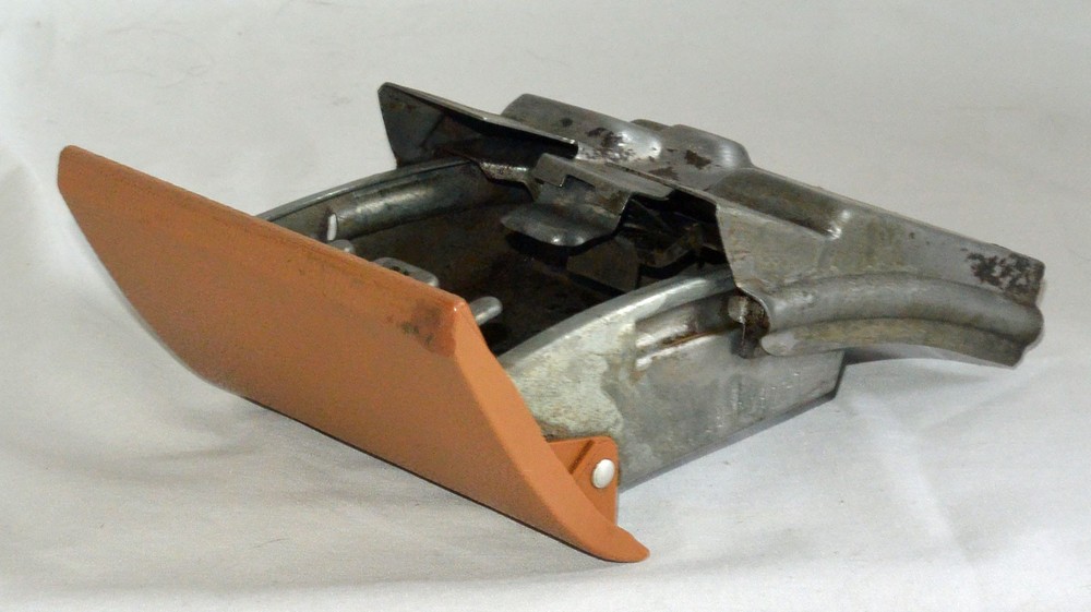AMC EAGLE CIGARETTE ASHTRAY