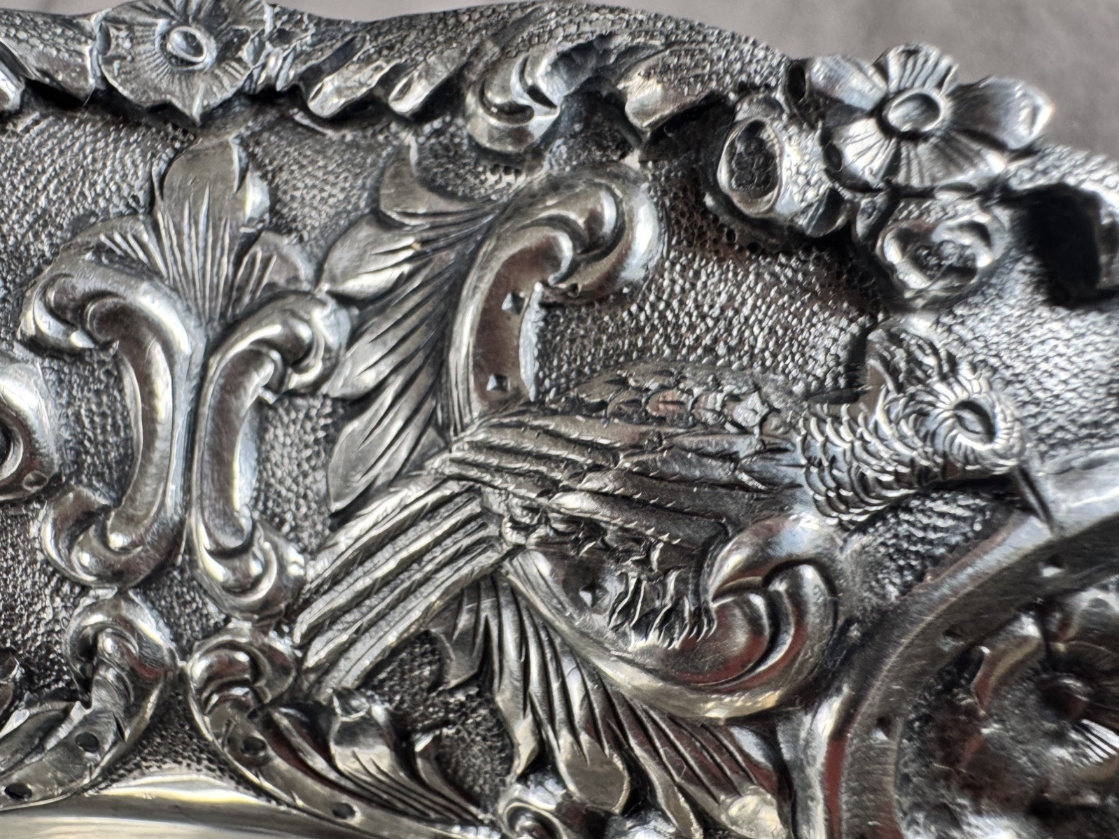 REPOUSSE LORING ANDREWS CO HAND CHASED STERLING 9 1/4" STRAWBERRY BOWL 11.13OZT