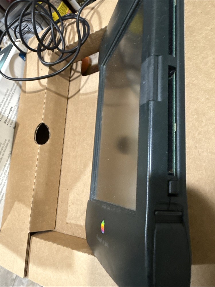 Newton/ Apple MessagePad 2000 Bundle