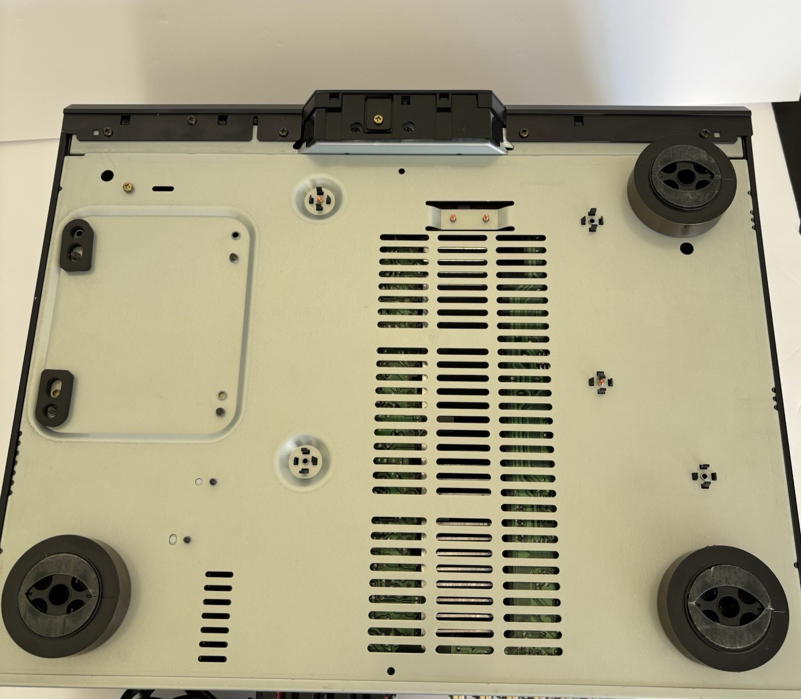 Yamaha RX V620 5.1 Channel 500 Watt Receiver Good Working Condition No Control