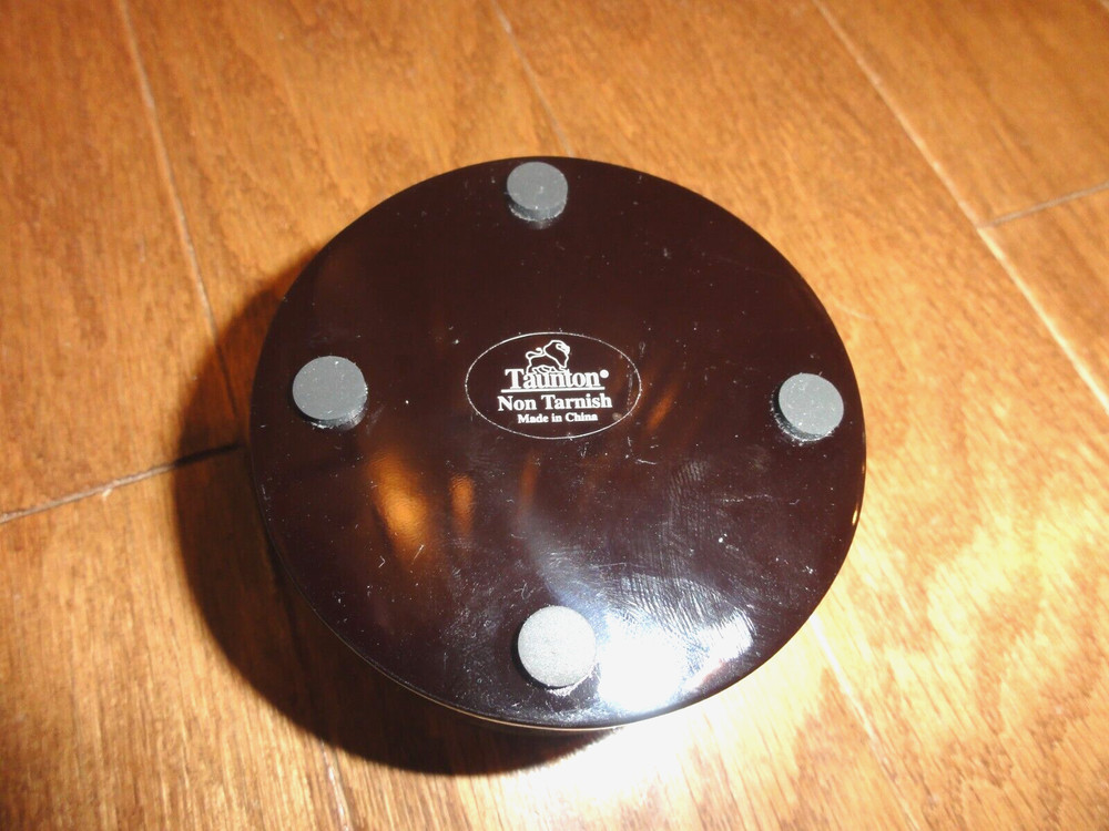 NON TARNISH ROUND COMPASS IN HINGED WOODEN BOX