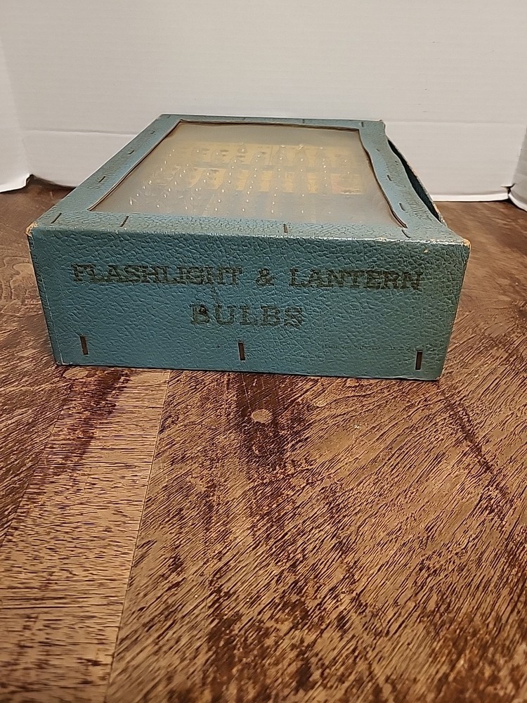 Vintage Duo-tint Flashlight & Lantern Bulb Store Case 1950s