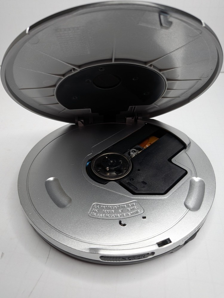 Durabrand CD-565 Portable Programmable CD Player MFG September 2004 Tested Works