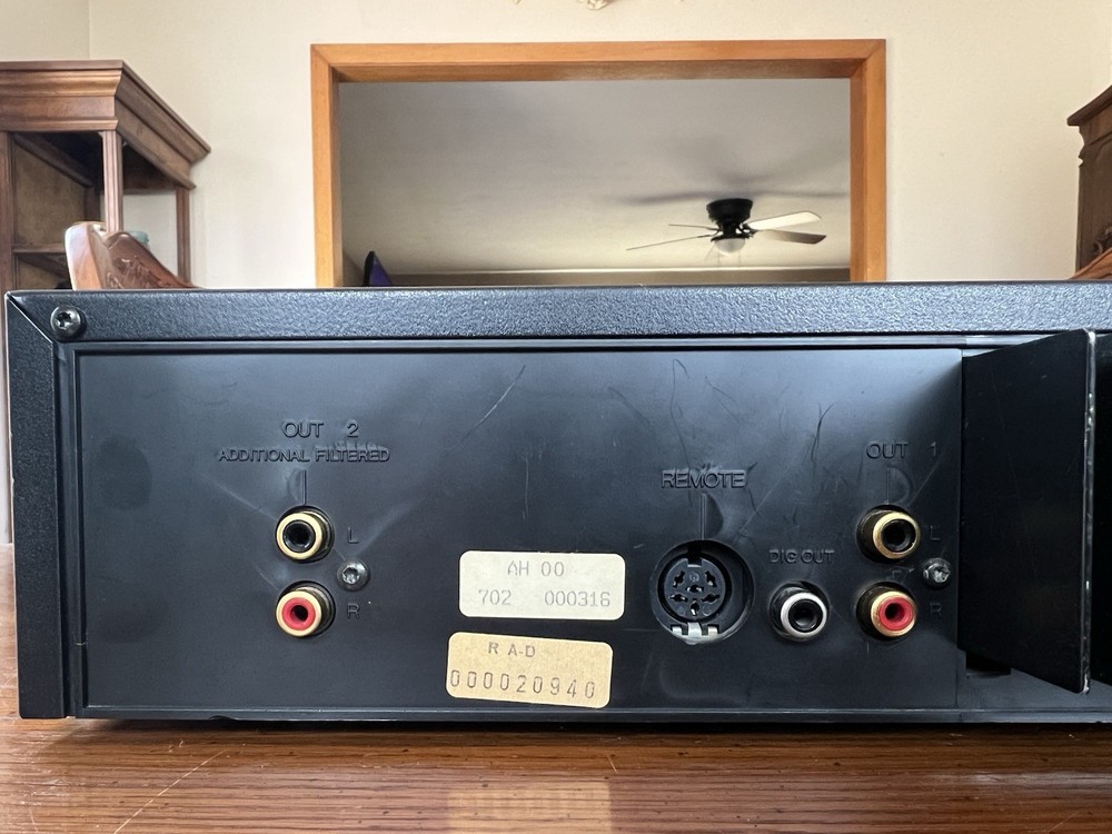 Magnavox CDB650 CD Player with Remote Control Phillips TDA DAC chip