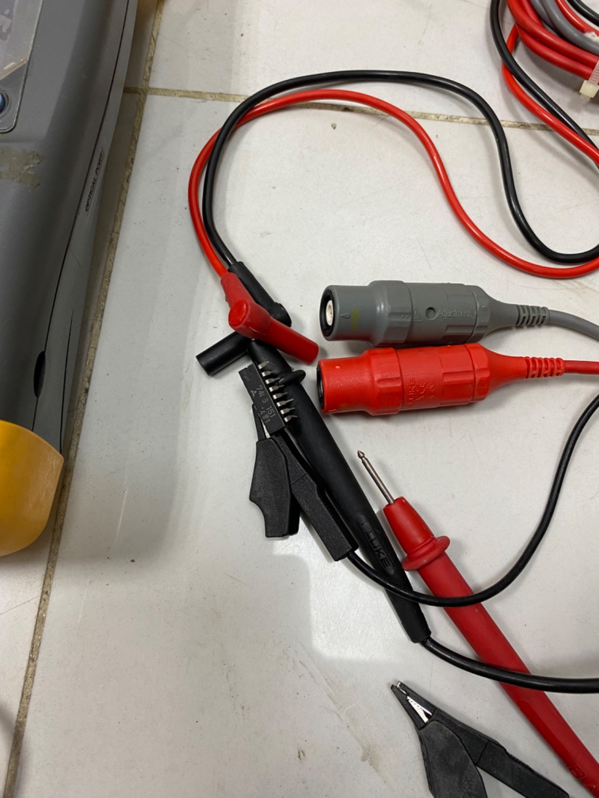 Fluke 196C Digital Oscilloscope ScopeMeter Color Handheld 1GS/s 100mhz