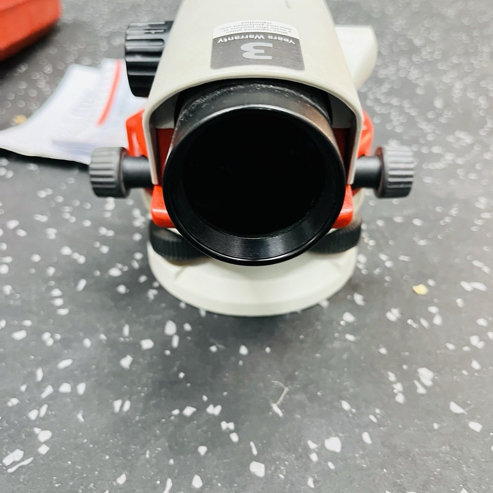 Leica NA730 Automatic Optical Level with Case - Good Condition