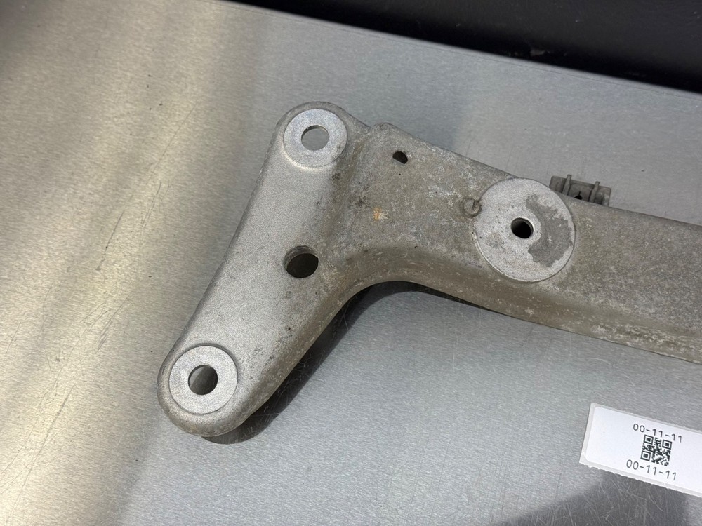 06-13 BMW E90 E82 E92 335i Automatic Transmission Mount Bracket Support OEM