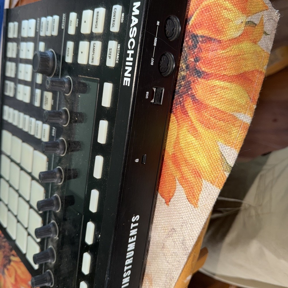 Native Instruments Maschine MK2 Groove Production Studio