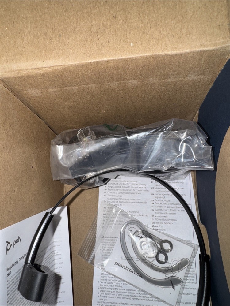 New Plantronics CS540 Wireless Headset System Black Complete In Box 84693-01
