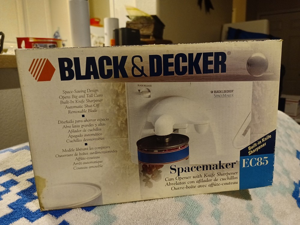 BLACK & DECKER Spacemaker EC85 Under-Counter Can Opener Knife Sharpener Open Box