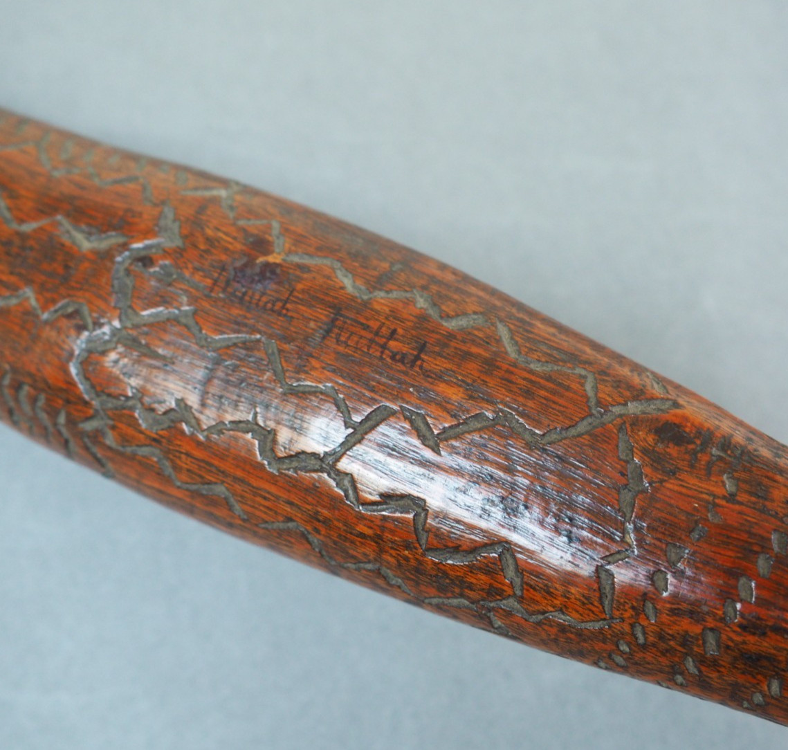 FINE ANTIQUE AUSTRALIAN ABORIGINAL TRIBAL ART CARVED WOODEN NULLA NULLA LEANGLE