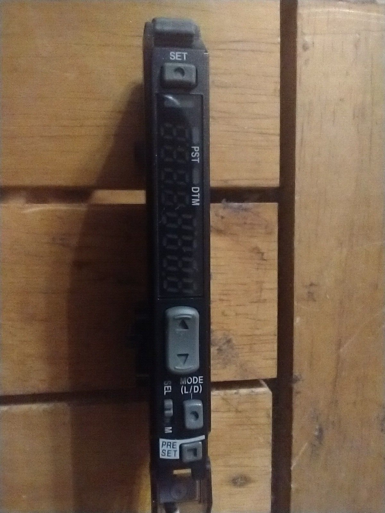 Keyence FS-N12P Fiber Optic Sensor Amplifier