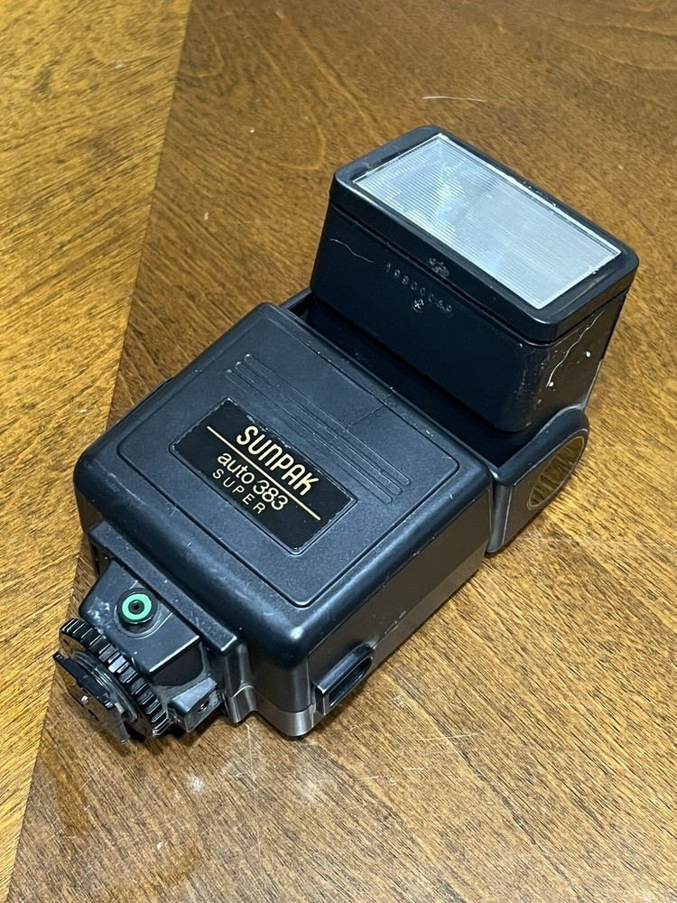 Sunpak Auto 383 Super Flash - Camera Accessory. Untested!