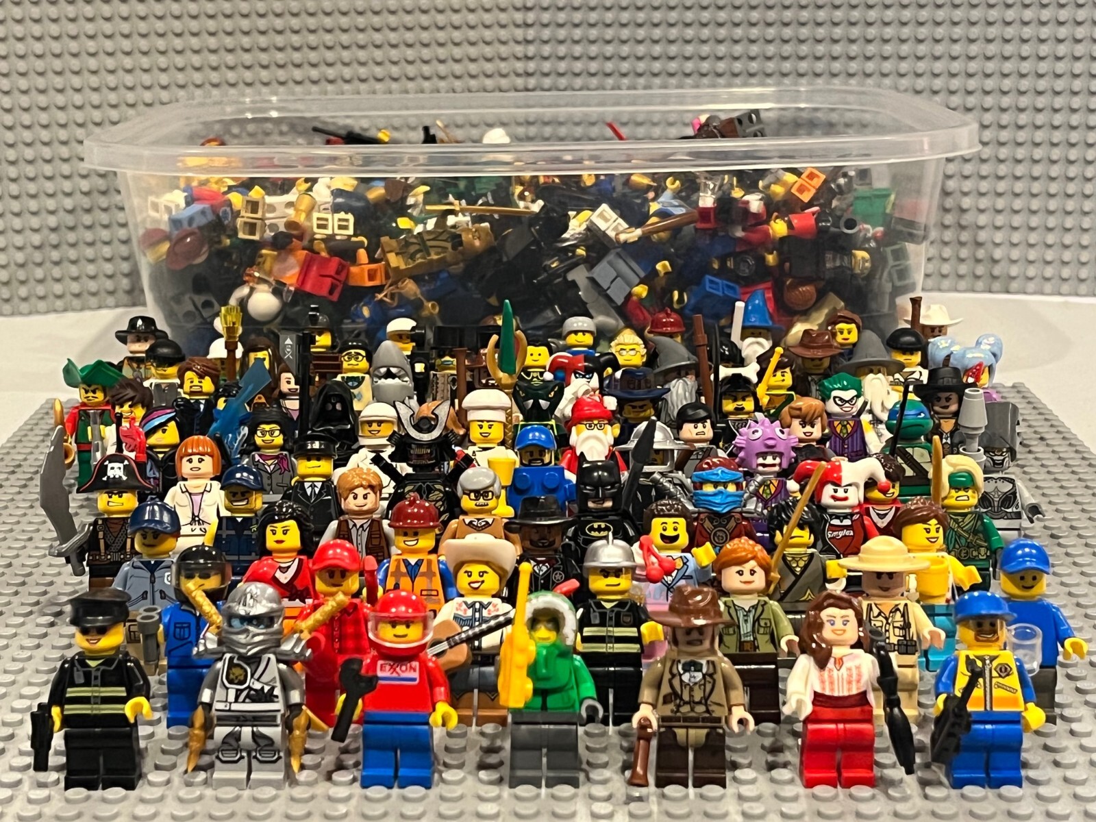 LEGO MINIFIGURES BULK LOT OF 10 TOWN CASTLE CITY SPACE + 30 FREE ACCESSORIES