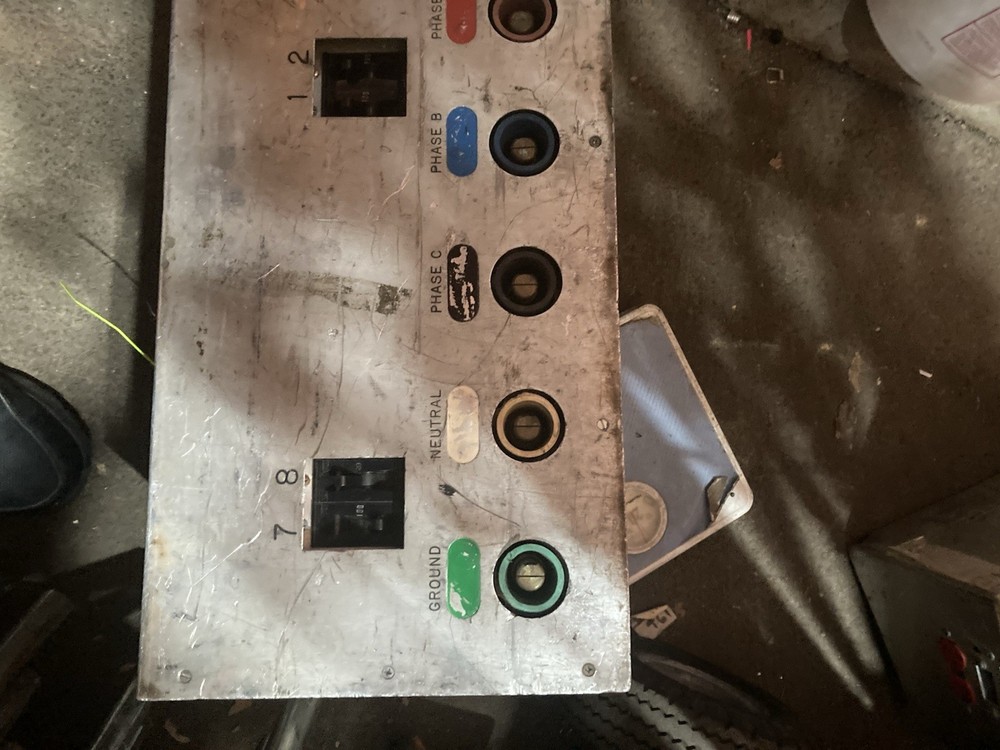 Mathews 600 Amp Flow Thru Distribution Box Can locks