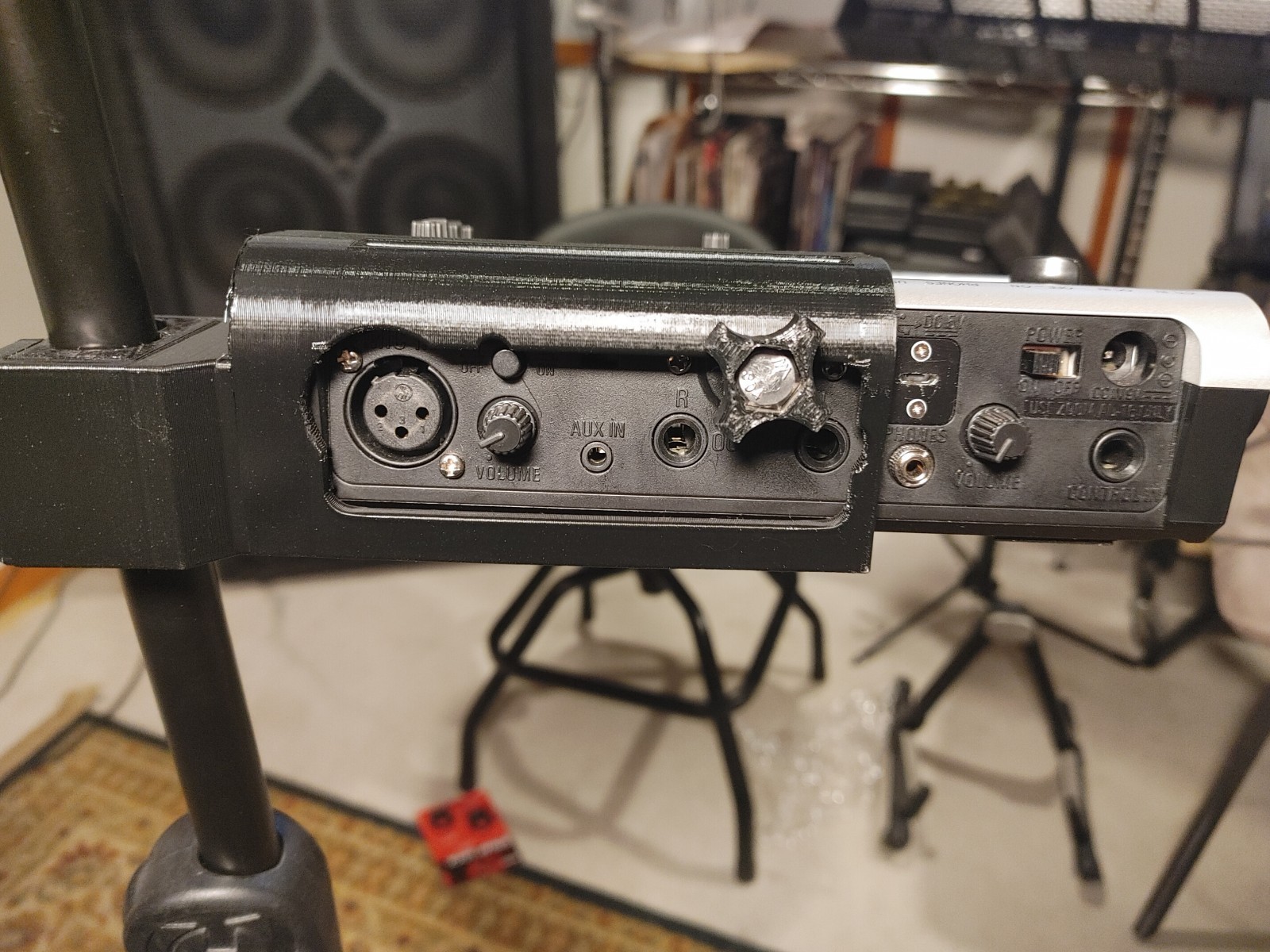 Zoom V3 Vocal Processor Microphone Stand Quick Mount