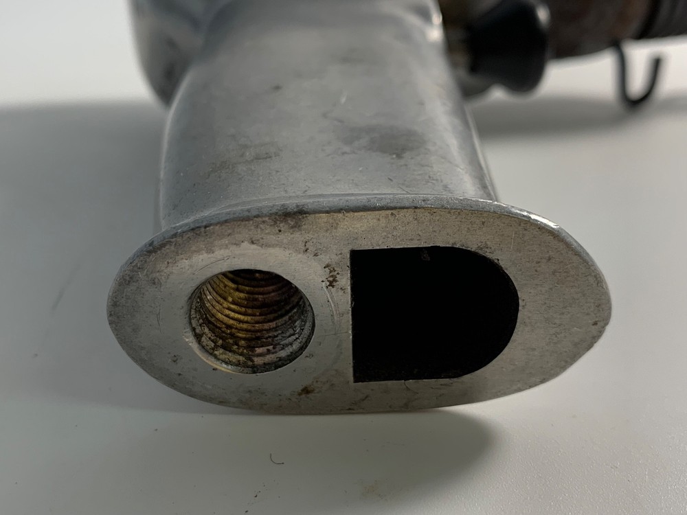 CAMPBELL HAUSFELD SHORT BARREL AIR CHISEL / HAMMER