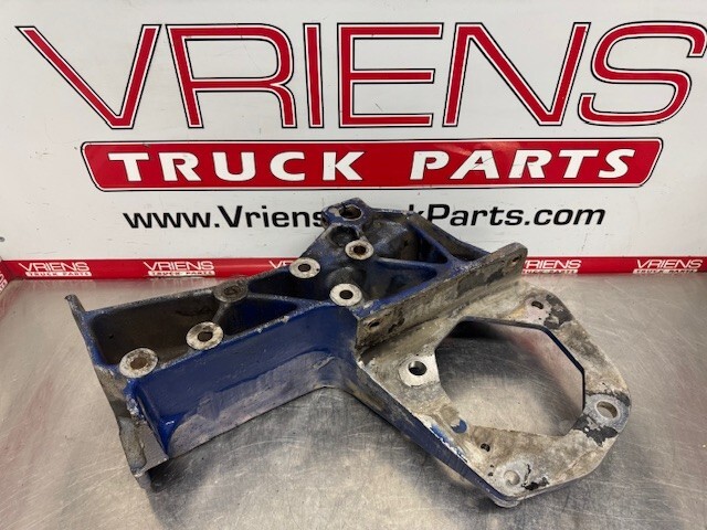 PETERBILT 02-01952 BRACKET-FRONT SPRING DRIVE