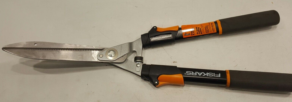 Fiskars Power-Lever 25-33" Extendable Hedge Shear, New
