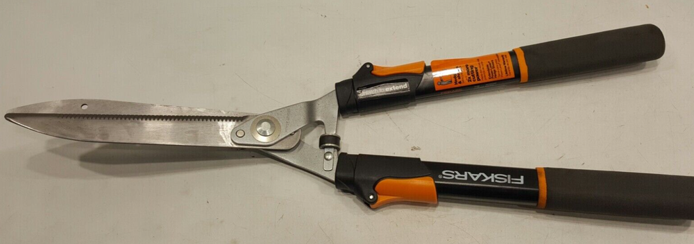 Fiskars Power-Lever 25-33" Extendable Hedge Shear, New