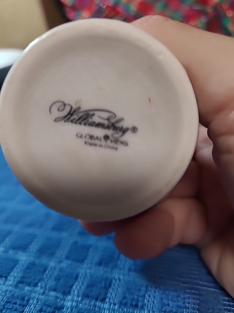 VTG. WILLIAMSBURG SMALL VASE