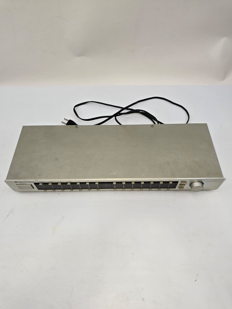 KENWOOD GRAPHIC EQUALIZER, MODEL GE-90, POWERS ON