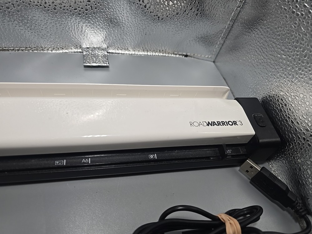 USED Visioneer RoadWarrior 3 Simplex Mobile Document Scanner POWERS ON READ E
