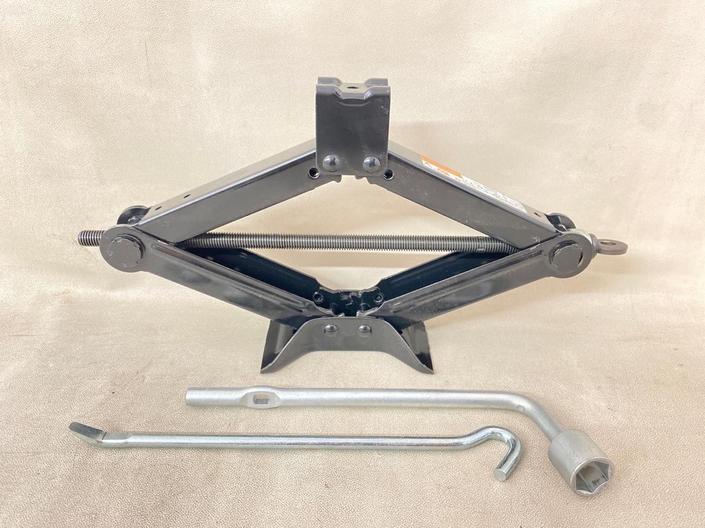 2016 Mitsubishi Outlander SEL Jack and Tools