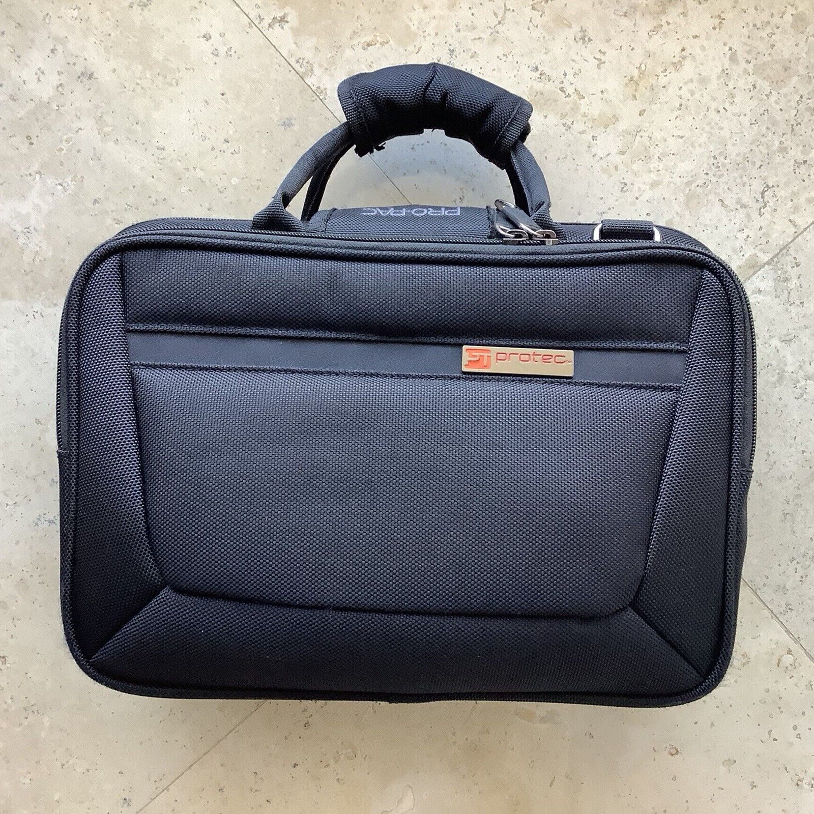 Eastman Intermediate Resin Oboe with Nickel Plated Keys Custom Case Included