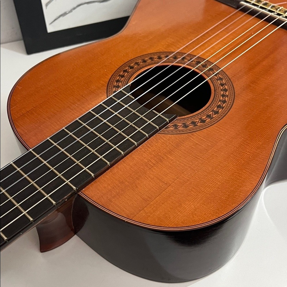 Escudero C-400 Nylon String Classical Guitar